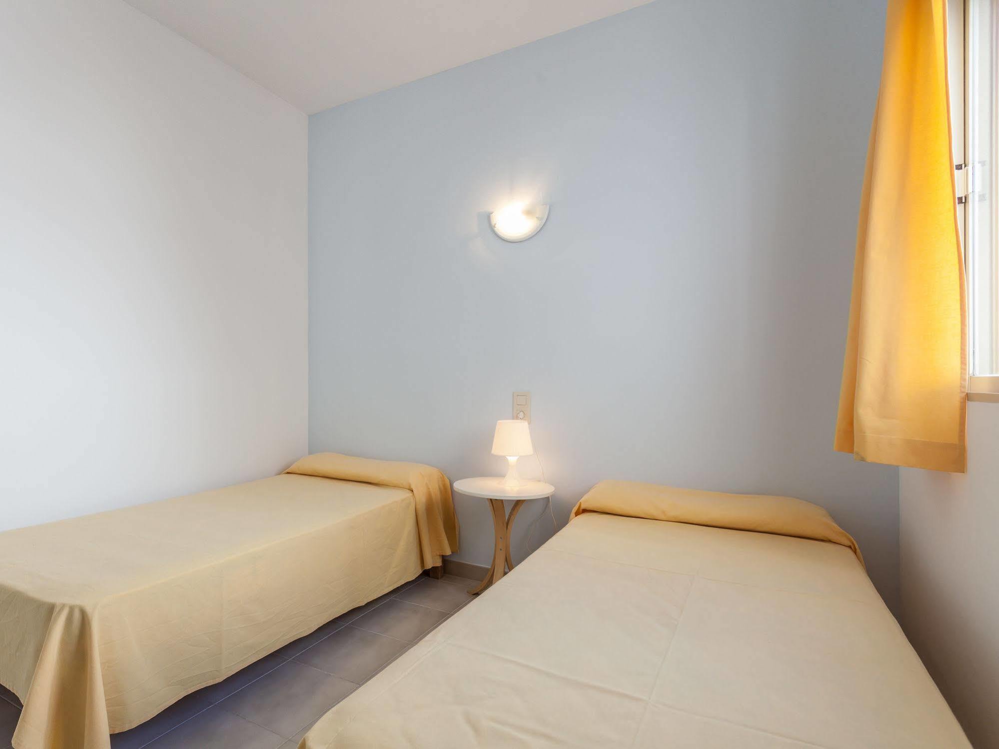 Apartamentos Lago Colonia de Sant Jordi Luaran gambar